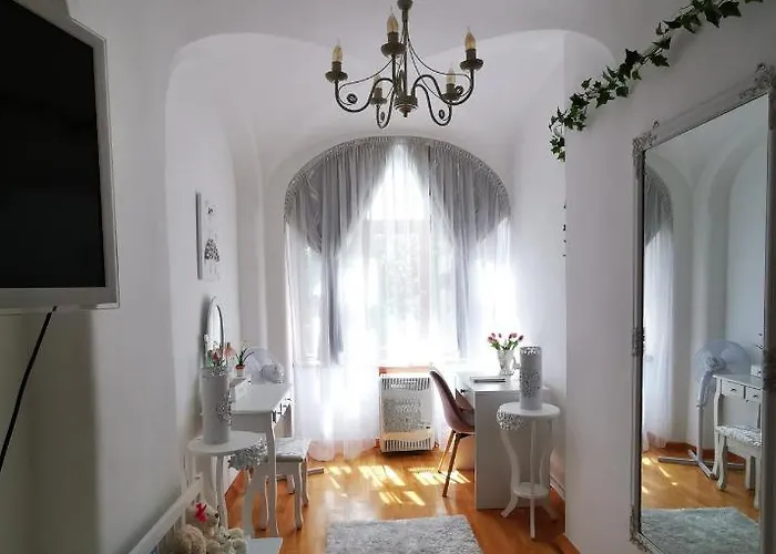 Oldtown Shelter Apartment With Free Private Parking