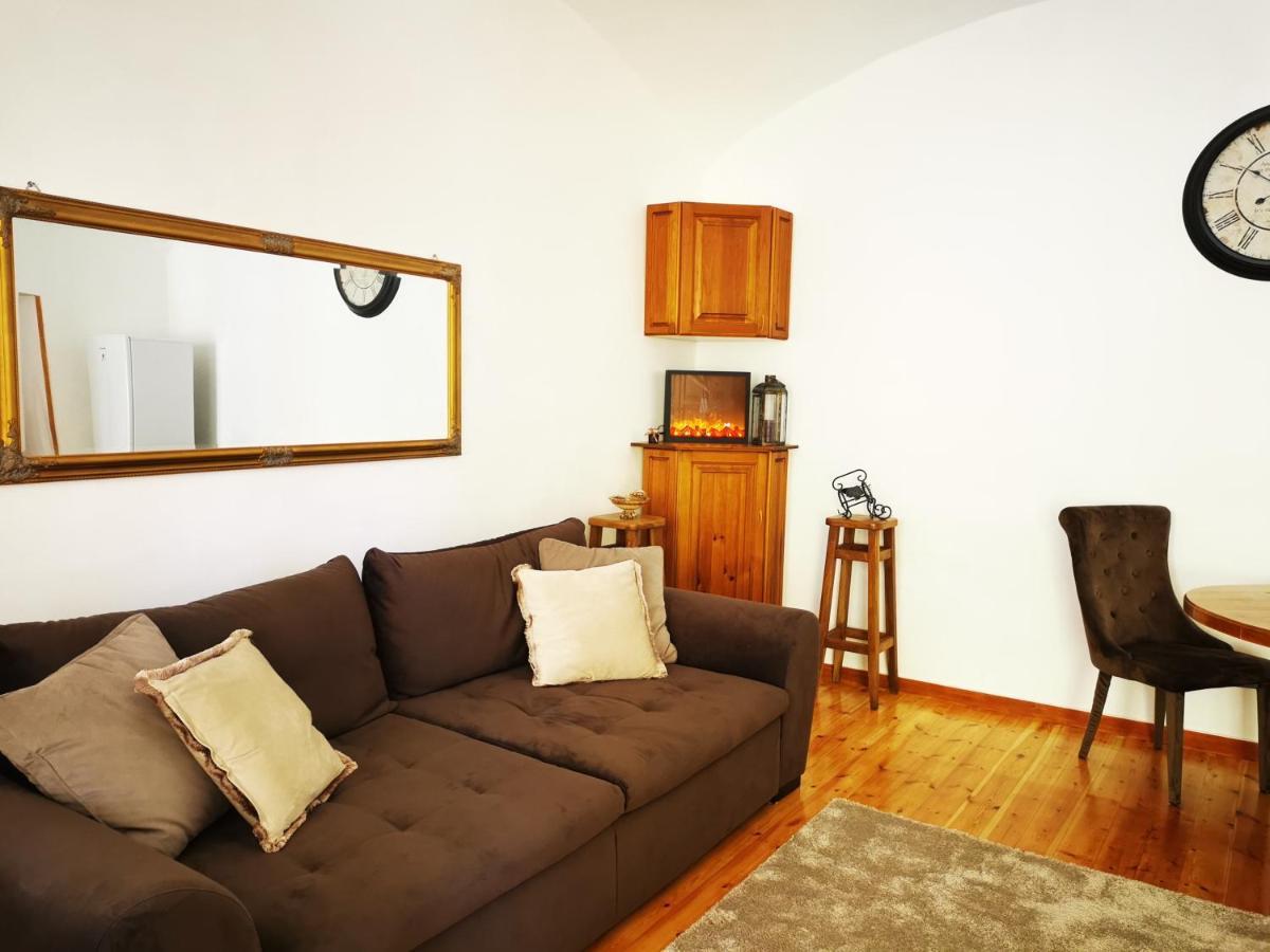 Oldtown Shelter With Free Private Parking Apartment Eger